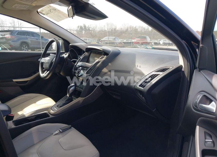 Photo 5 of 2015 Ford Focus TITANIUM (VIN 1FADP3N21FL339209)