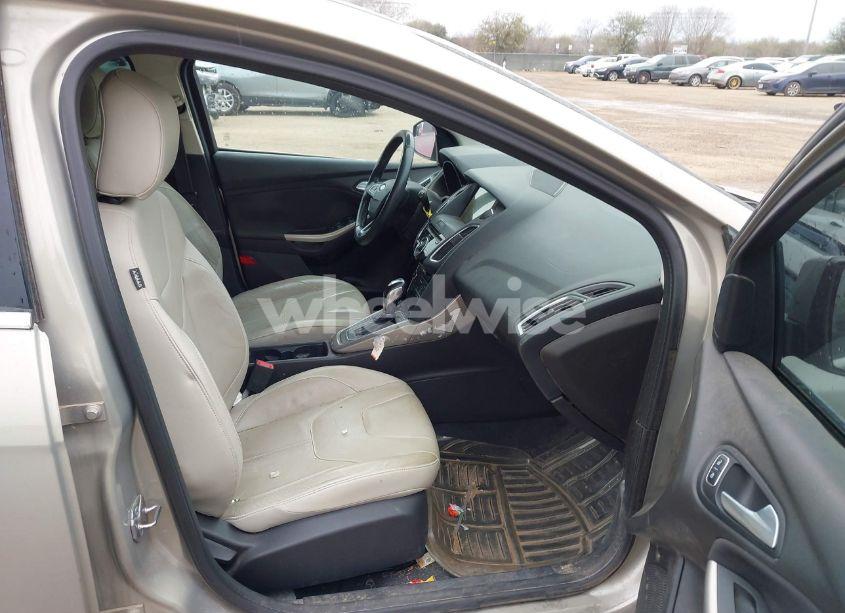 Photo 5 of 2016 Ford Focus TITANIUM (VIN 1FADP3N21GL302954)