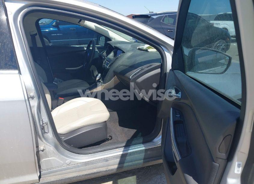 Photo 5 of 2018 Ford Focus TITANIUM (VIN 1FADP3N21JL325951)