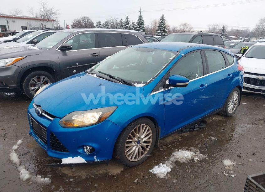Photo 2 of 2014 Ford Focus TITANIUM (VIN 1FADP3N22EL129572)