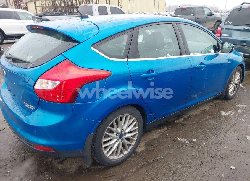 Photo 4 of 2014 Ford Focus TITANIUM (VIN 1FADP3N22EL129572)