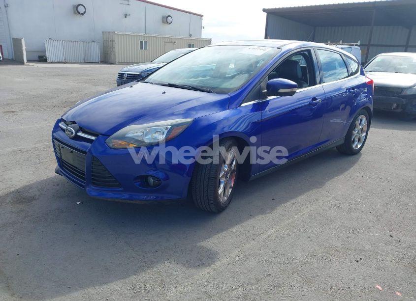 Photo 2 of 2014 Ford Focus TITANIUM (VIN 1FADP3N22EL298362)
