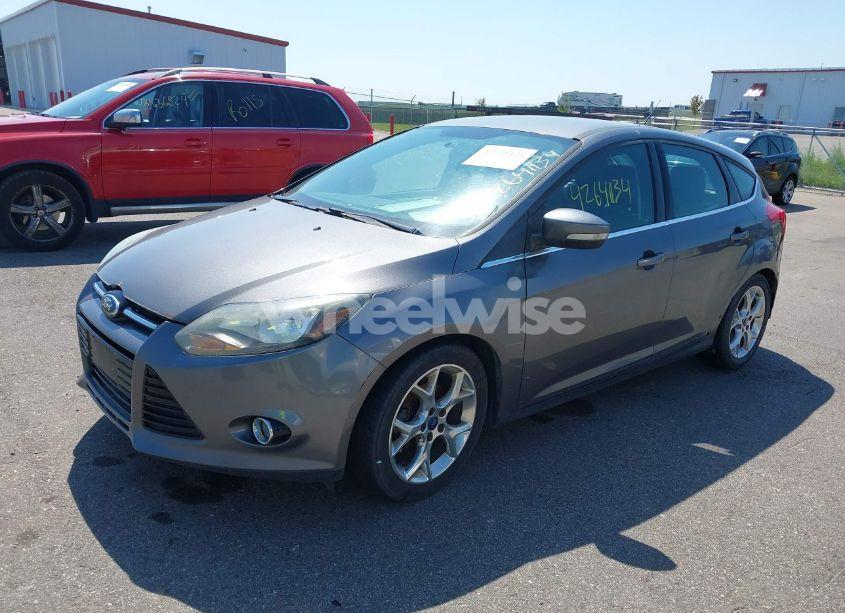 Photo 2 of 2014 Ford Focus TITANIUM (VIN 1FADP3N22EL317007)
