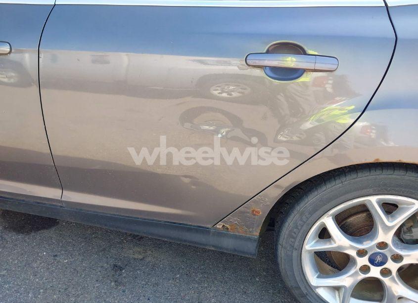 Photo 6 of 2014 Ford Focus TITANIUM (VIN 1FADP3N22EL317007)