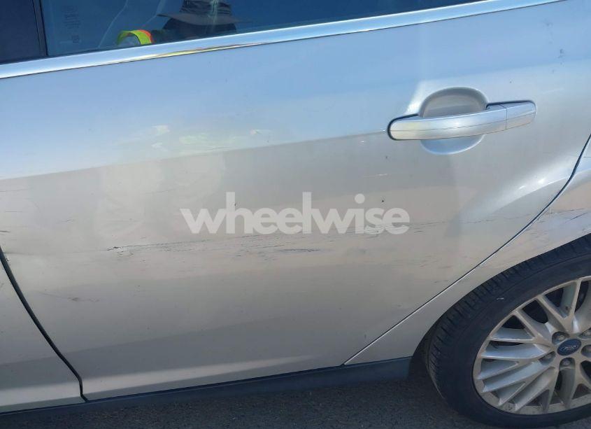 Photo 14 of 2014 Ford Focus TITANIUM (VIN 1FADP3N22EL317329)