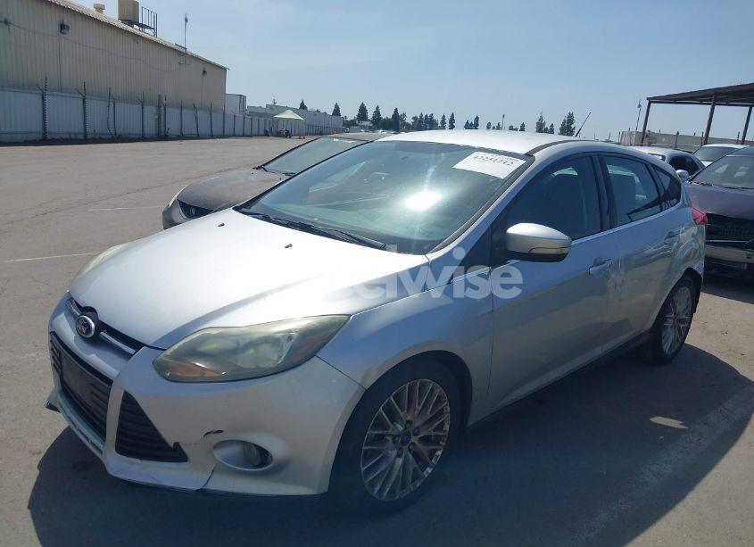 Photo 2 of 2014 Ford Focus TITANIUM (VIN 1FADP3N22EL317329)