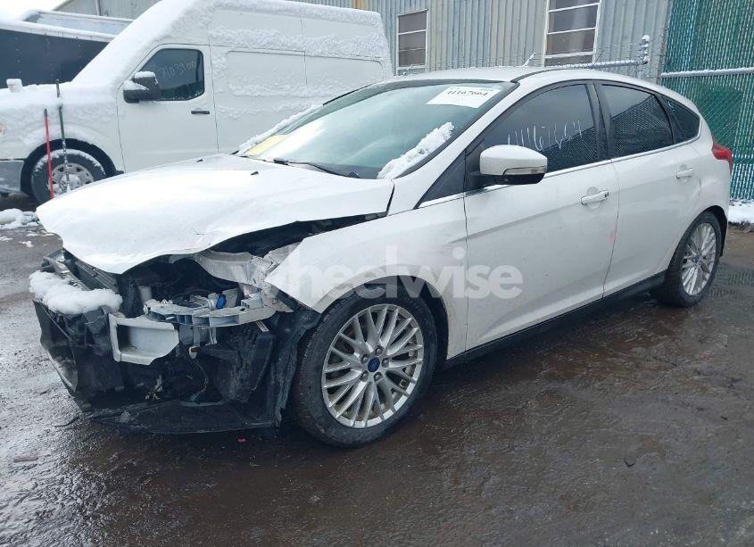 Photo 2 of 2014 Ford Focus TITANIUM (VIN 1FADP3N22EL418645)