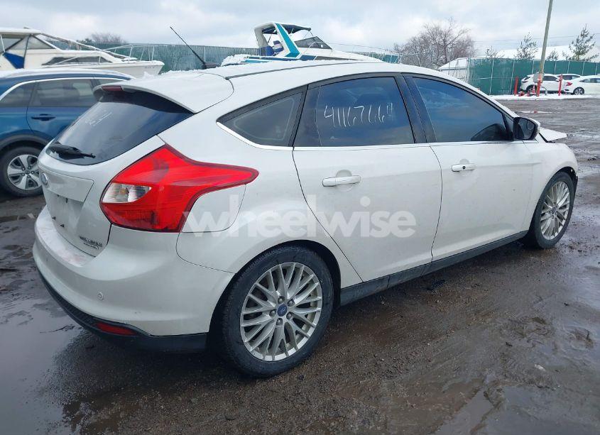 Photo 4 of 2014 Ford Focus TITANIUM (VIN 1FADP3N22EL418645)