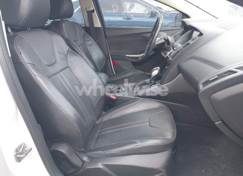 Photo 5 of 2014 Ford Focus TITANIUM (VIN 1FADP3N22EL418645)