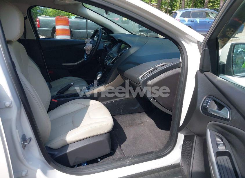 Photo 5 of 2016 Ford Focus TITANIUM (VIN 1FADP3N22GL239282)