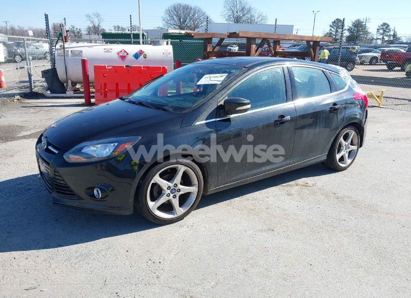 Photo 2 of 2014 Ford Focus TITANIUM (VIN 1FADP3N23EL152603)