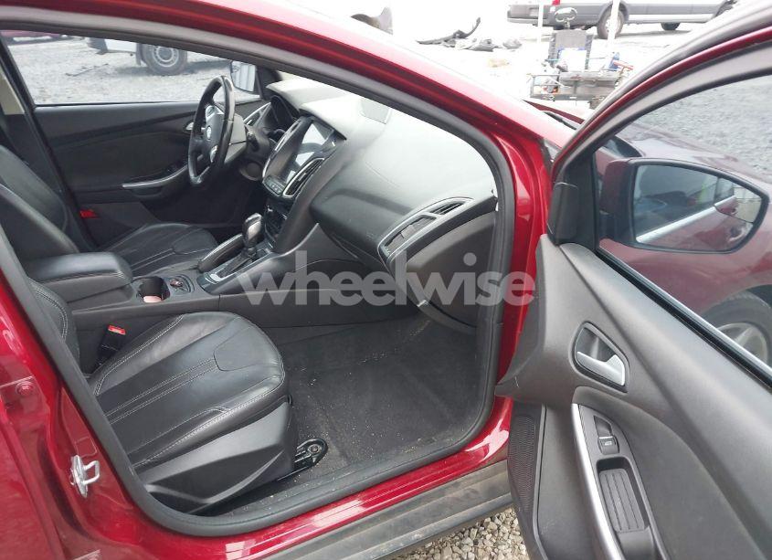 Photo 5 of 2014 Ford Focus TITANIUM (VIN 1FADP3N23EL166033)