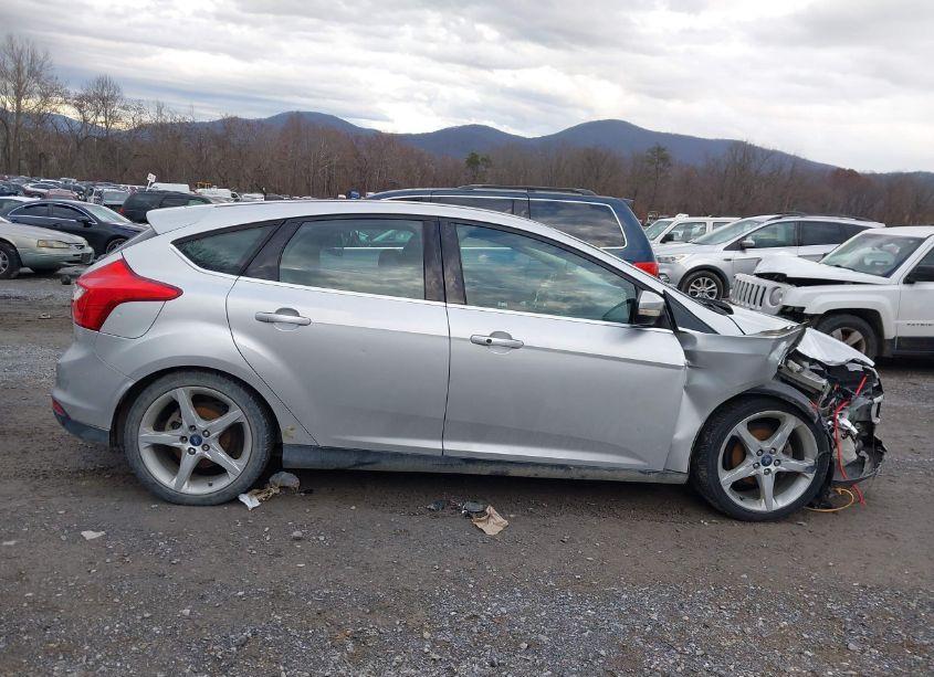 Photo 14 of 2014 Ford Focus TITANIUM (VIN 1FADP3N23EL179817)