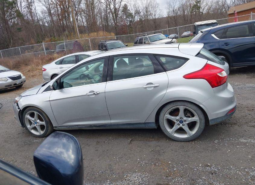 Photo 15 of 2014 Ford Focus TITANIUM (VIN 1FADP3N23EL179817)