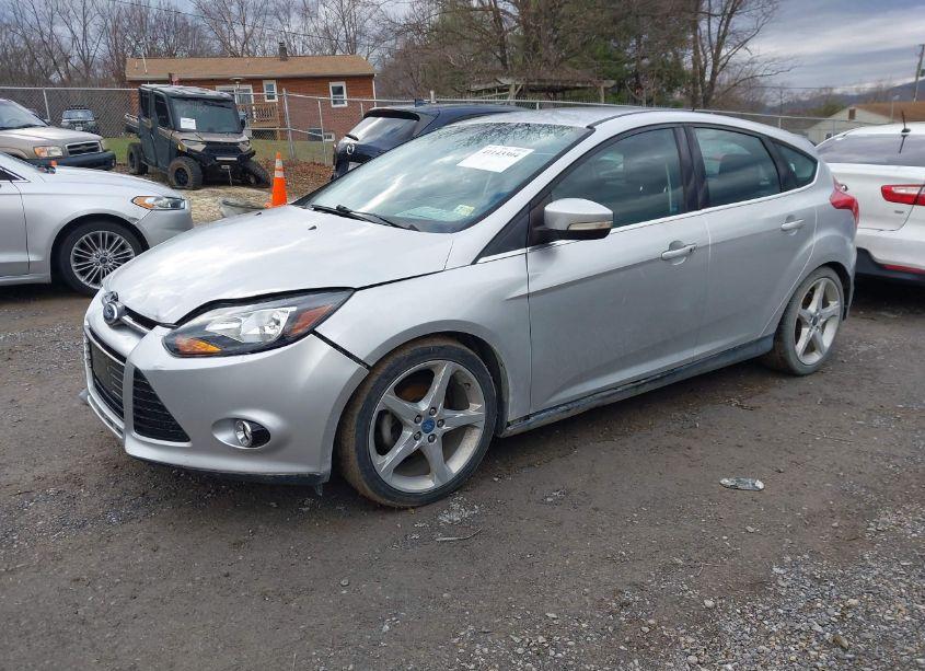 Photo 2 of 2014 Ford Focus TITANIUM (VIN 1FADP3N23EL179817)