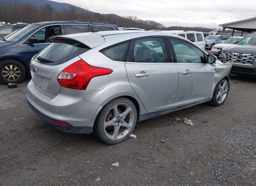 Photo 4 of 2014 Ford Focus TITANIUM (VIN 1FADP3N23EL179817)