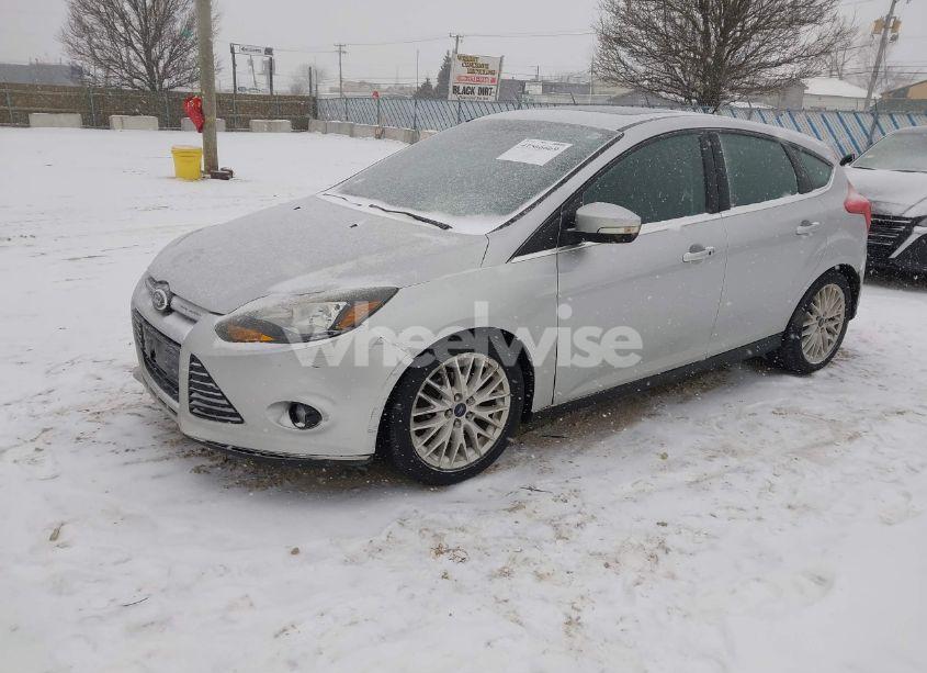 Photo 2 of 2014 Ford Focus TITANIUM (VIN 1FADP3N23EL207597)