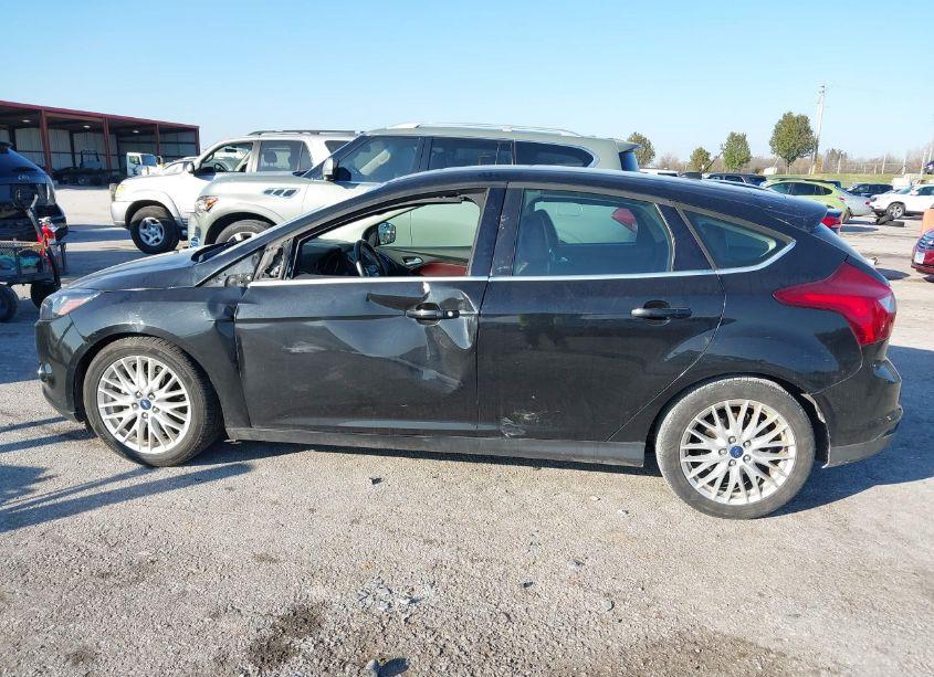 Photo 14 of 2014 Ford Focus TITANIUM (VIN 1FADP3N23EL279710)