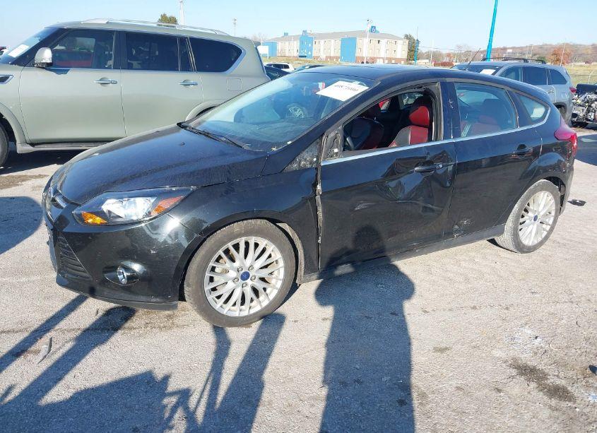 Photo 2 of 2014 Ford Focus TITANIUM (VIN 1FADP3N23EL279710)