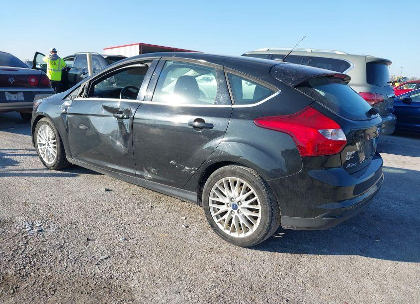 Photo 3 of 2014 Ford Focus TITANIUM (VIN 1FADP3N23EL279710)