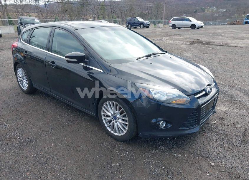 2014 Ford Focus TITANIUM (VIN 1FADP3N23EL462900) main photo