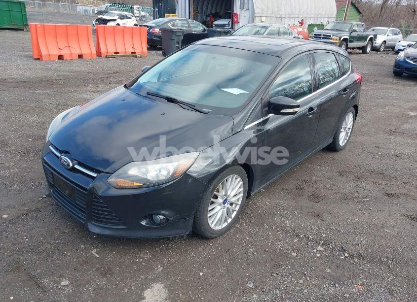 Photo 2 of 2014 Ford Focus TITANIUM (VIN 1FADP3N23EL462900)