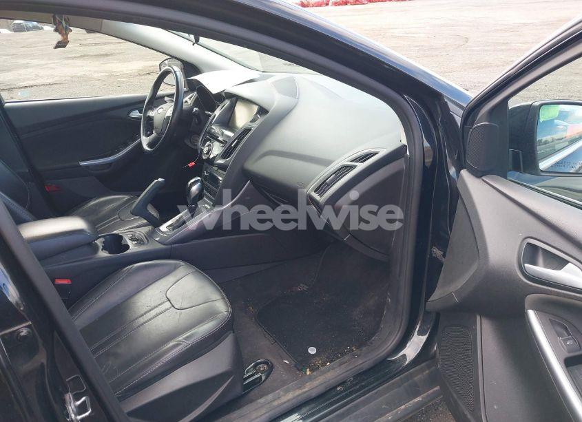 Photo 5 of 2014 Ford Focus TITANIUM (VIN 1FADP3N23EL462900)