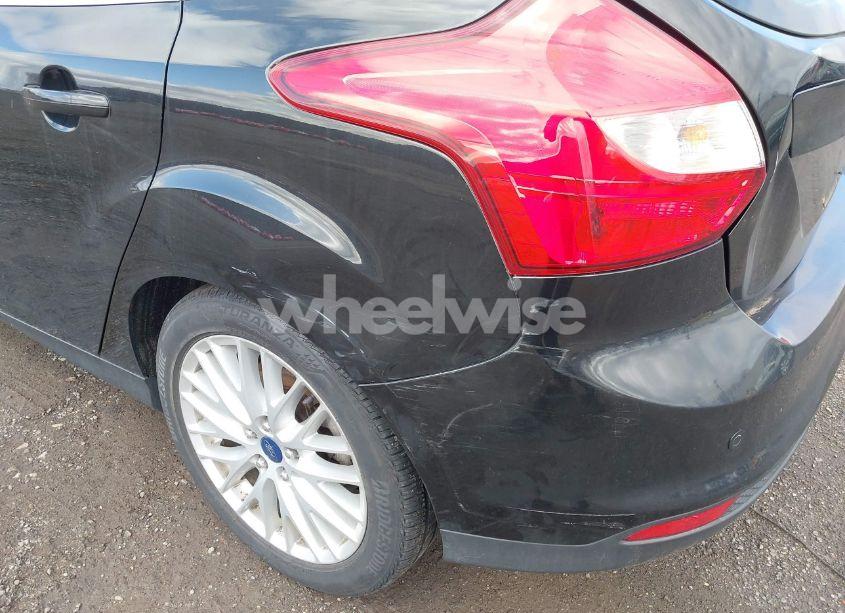 Photo 6 of 2014 Ford Focus TITANIUM (VIN 1FADP3N23EL462900)