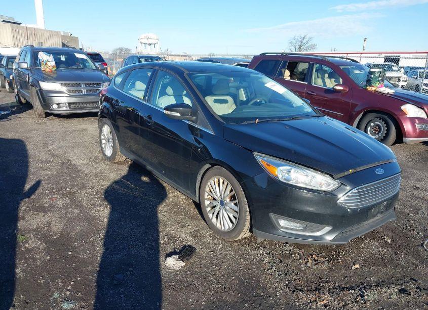 2015 Ford Focus TITANIUM (VIN 1FADP3N23FL285427) main photo