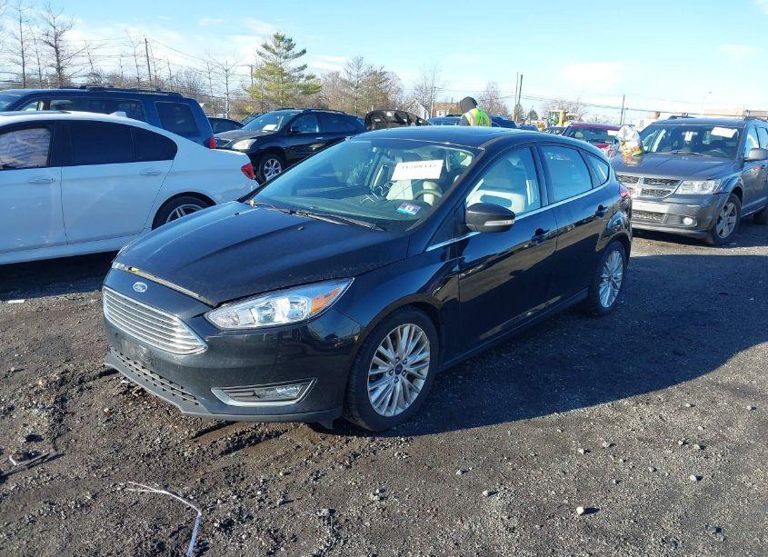 Photo 2 of 2015 Ford Focus TITANIUM (VIN 1FADP3N23FL285427)