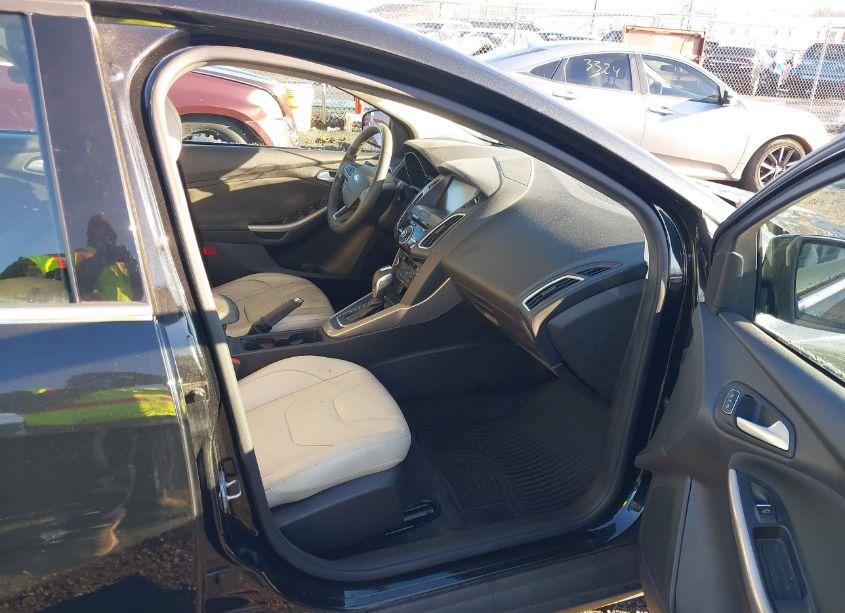 Photo 5 of 2015 Ford Focus TITANIUM (VIN 1FADP3N23FL285427)
