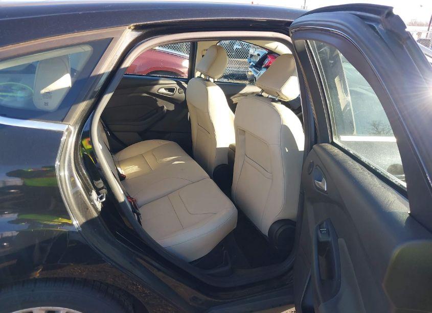 Photo 8 of 2015 Ford Focus TITANIUM (VIN 1FADP3N23FL285427)