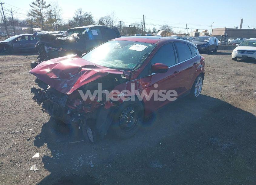 Photo 2 of 2016 Ford Focus TITANIUM (VIN 1FADP3N23GL245236)