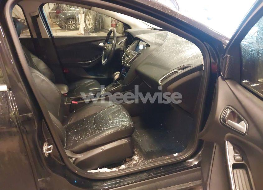 Photo 5 of 2017 Ford Focus TITANIUM (VIN 1FADP3N23HL279629)