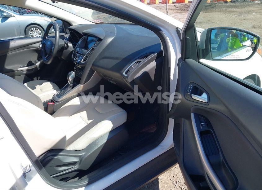 Photo 5 of 2017 Ford Focus TITANIUM (VIN 1FADP3N23HL287195)