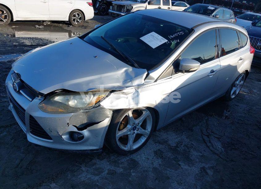 Photo 2 of 2014 Ford Focus TITANIUM (VIN 1FADP3N24EL180555)