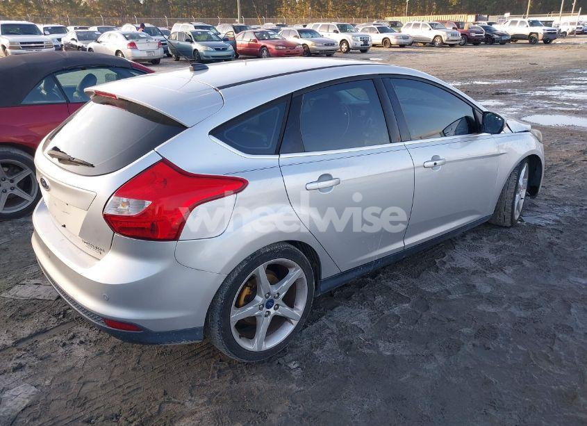 Photo 4 of 2014 Ford Focus TITANIUM (VIN 1FADP3N24EL180555)