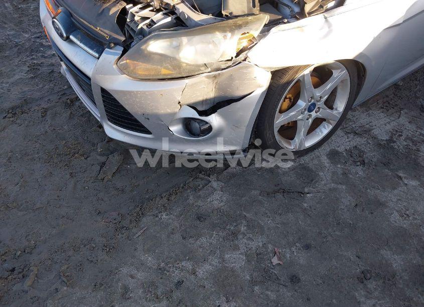 Photo 6 of 2014 Ford Focus TITANIUM (VIN 1FADP3N24EL180555)
