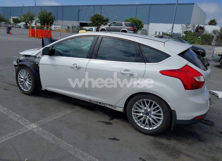 Photo 3 of 2014 Ford Focus TITANIUM (VIN 1FADP3N24EL186050)