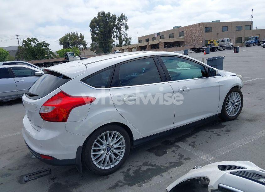 Photo 4 of 2014 Ford Focus TITANIUM (VIN 1FADP3N24EL186050)