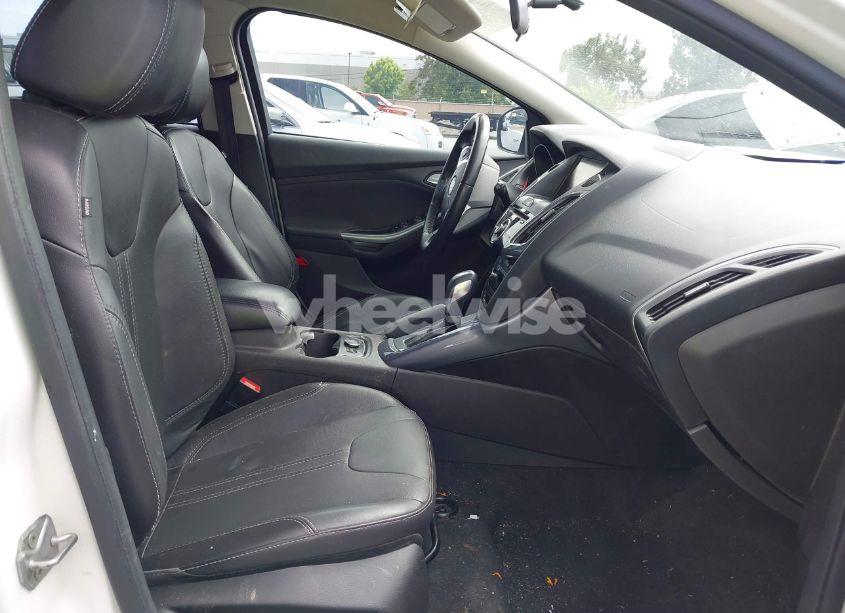 Photo 5 of 2014 Ford Focus TITANIUM (VIN 1FADP3N24EL186050)