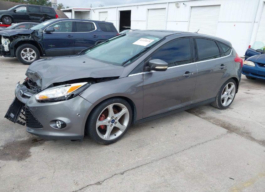Photo 2 of 2014 Ford Focus TITANIUM (VIN 1FADP3N24EL274922)