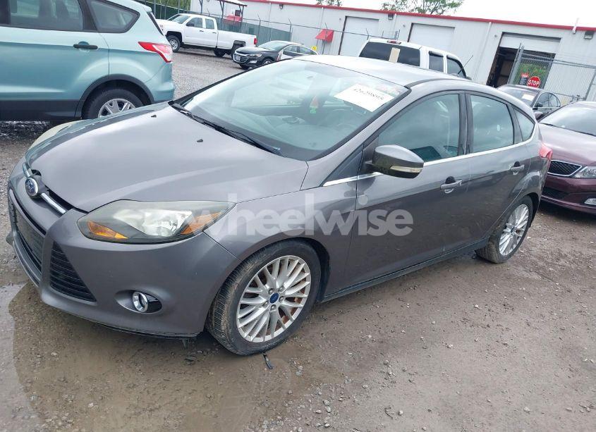 Photo 2 of 2014 Ford Focus TITANIUM (VIN 1FADP3N24EL380089)