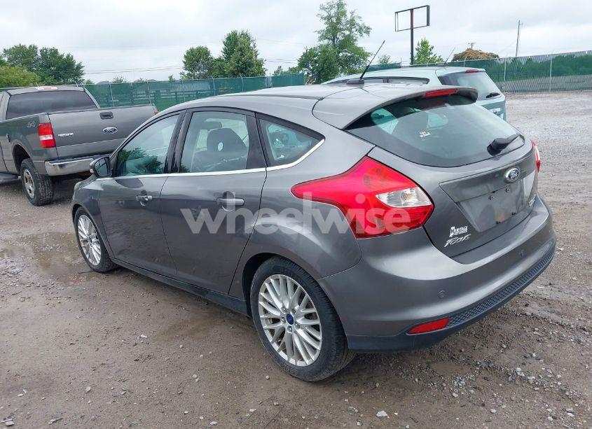 Photo 3 of 2014 Ford Focus TITANIUM (VIN 1FADP3N24EL380089)