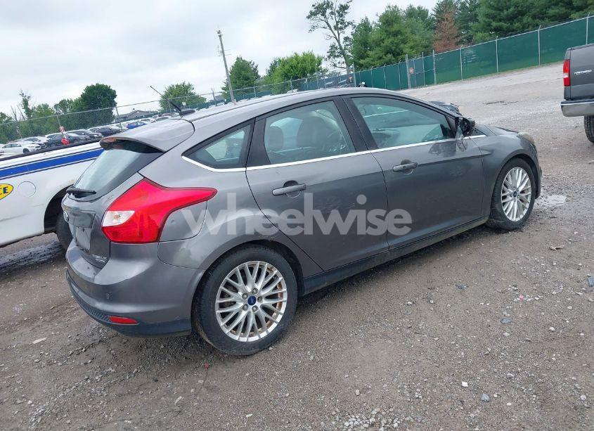 Photo 4 of 2014 Ford Focus TITANIUM (VIN 1FADP3N24EL380089)