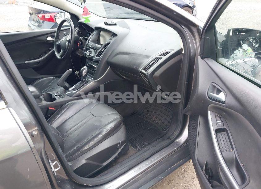 Photo 5 of 2014 Ford Focus TITANIUM (VIN 1FADP3N24EL380089)