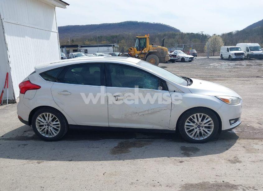 Photo 13 of 2017 Ford Focus TITANIUM (VIN 1FADP3N24HL331009)