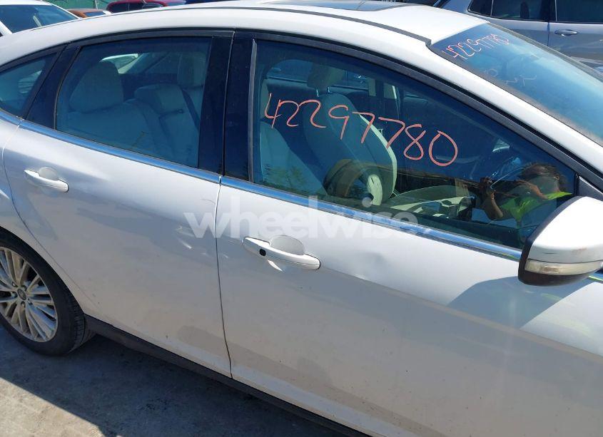 Photo 13 of 2018 Ford Focus TITANIUM (VIN 1FADP3N24JL279449)