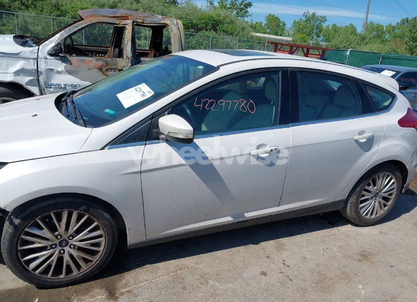 Photo 14 of 2018 Ford Focus TITANIUM (VIN 1FADP3N24JL279449)