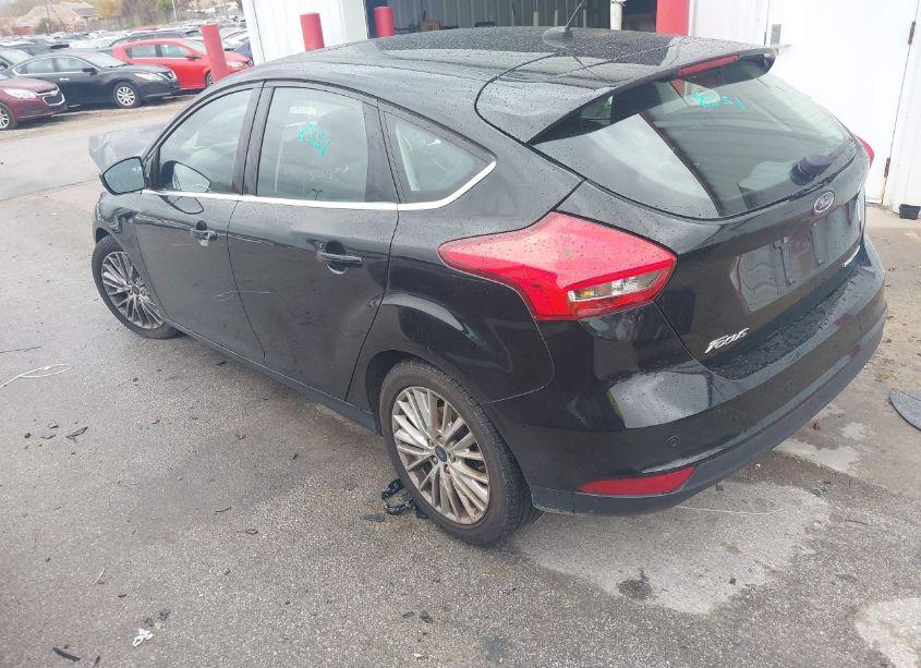 Photo 3 of 2018 Ford Focus TITANIUM (VIN 1FADP3N24JL320257)